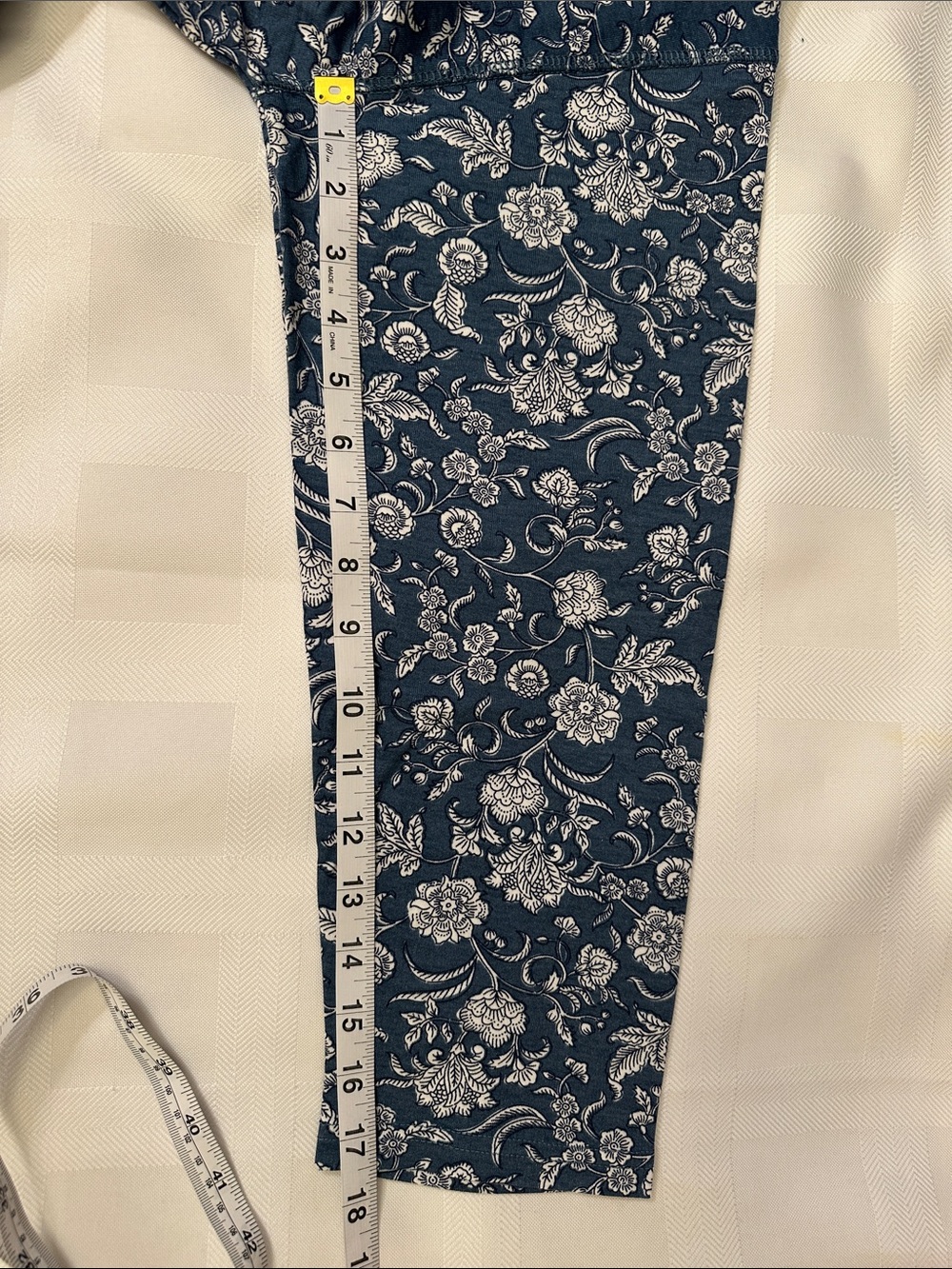 NWT Women’s 2XL Chaps blue and white floral cowl neck sweatshirt - Picture 6 of 9